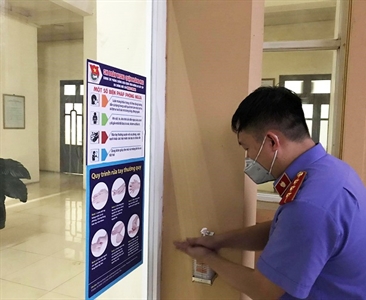 Chi đoàn Viện KSND quận Hoàng Mai chung tay phòng chống dịch viêm đường hô...